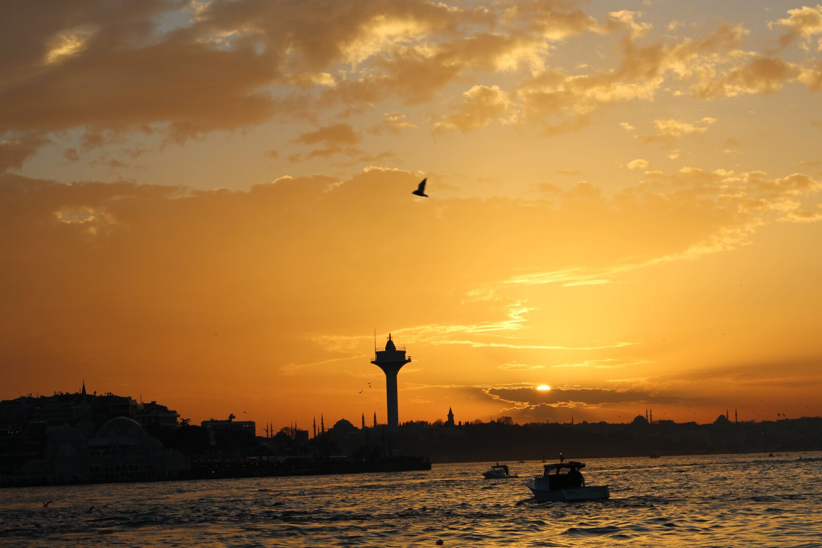 Canon EOS 100D (EOS Rebel SL1 / EOS Kiss X7) sample photo. Istanbul, marine, sky photography