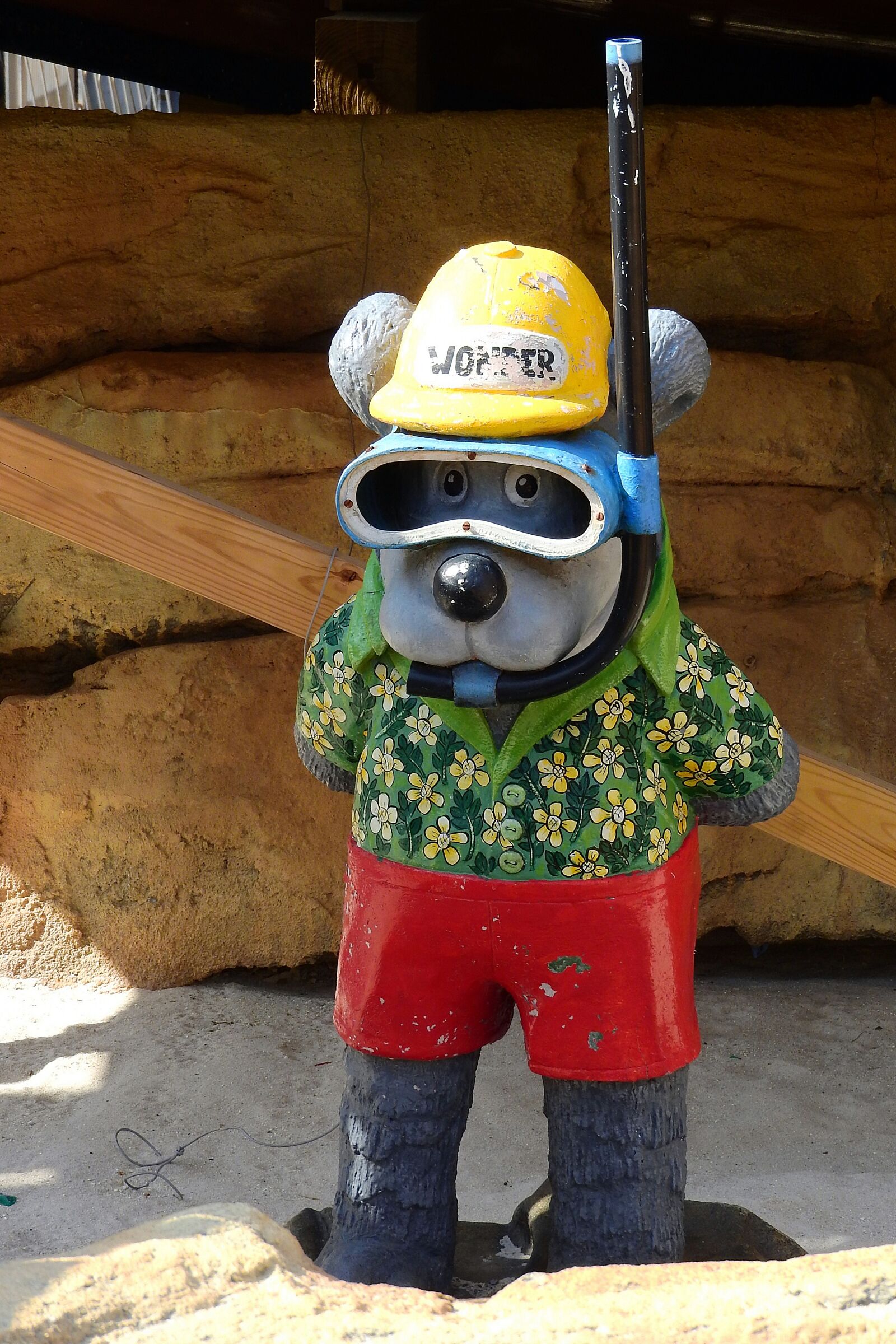 Nikon Coolpix P610 sample photo. Statue, bear, decoration photography