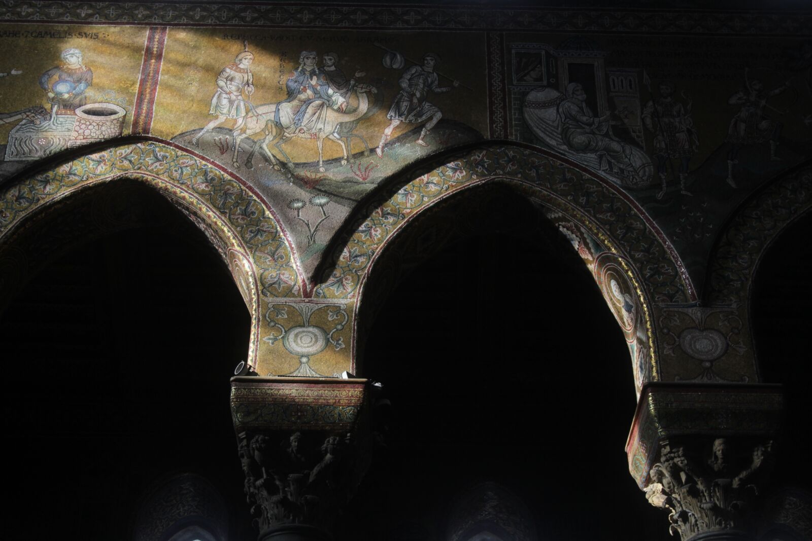 Canon EOS 600D (Rebel EOS T3i / EOS Kiss X5) + Canon EF 24-105mm F4L IS USM sample photo. Monreale, sicily, cathedral photography