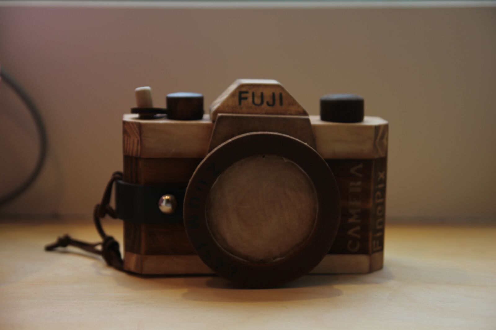 Canon EOS 60D sample photo. Camera, vintage, woodcarving photography