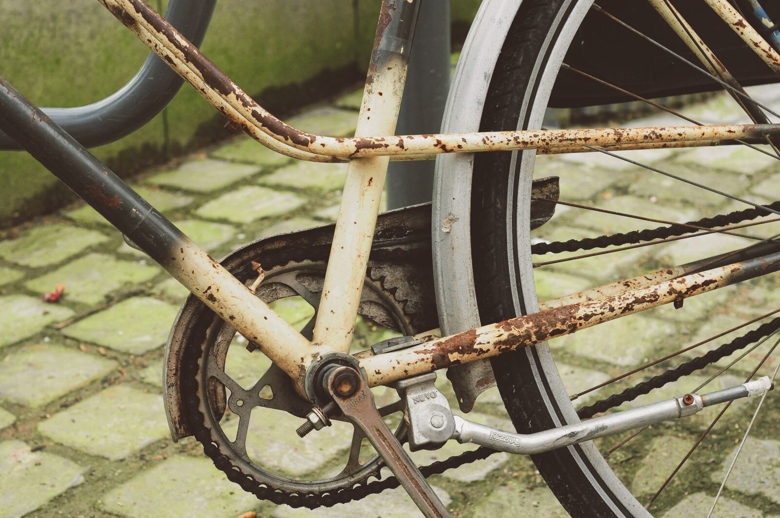 Nikon D300S sample photo. Wheel, no person, rusty photography