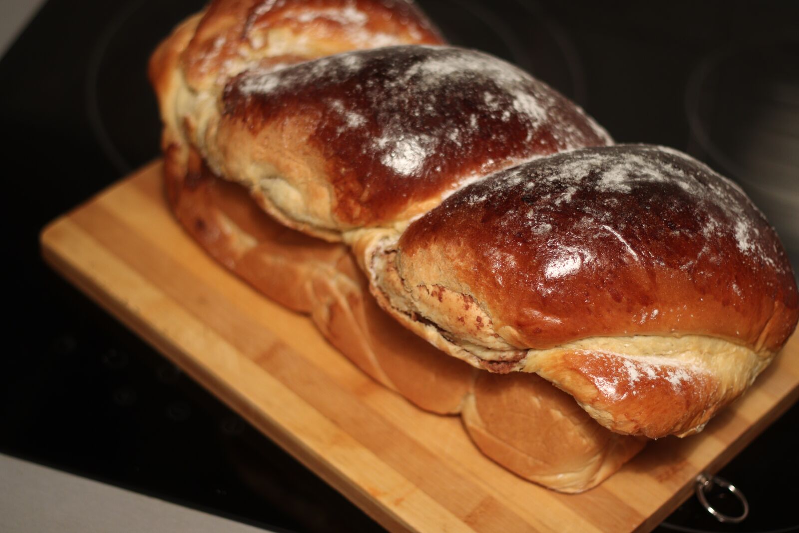 Canon EOS 800D (EOS Rebel T7i / EOS Kiss X9i) sample photo. Easter, sweets, sweet bread photography