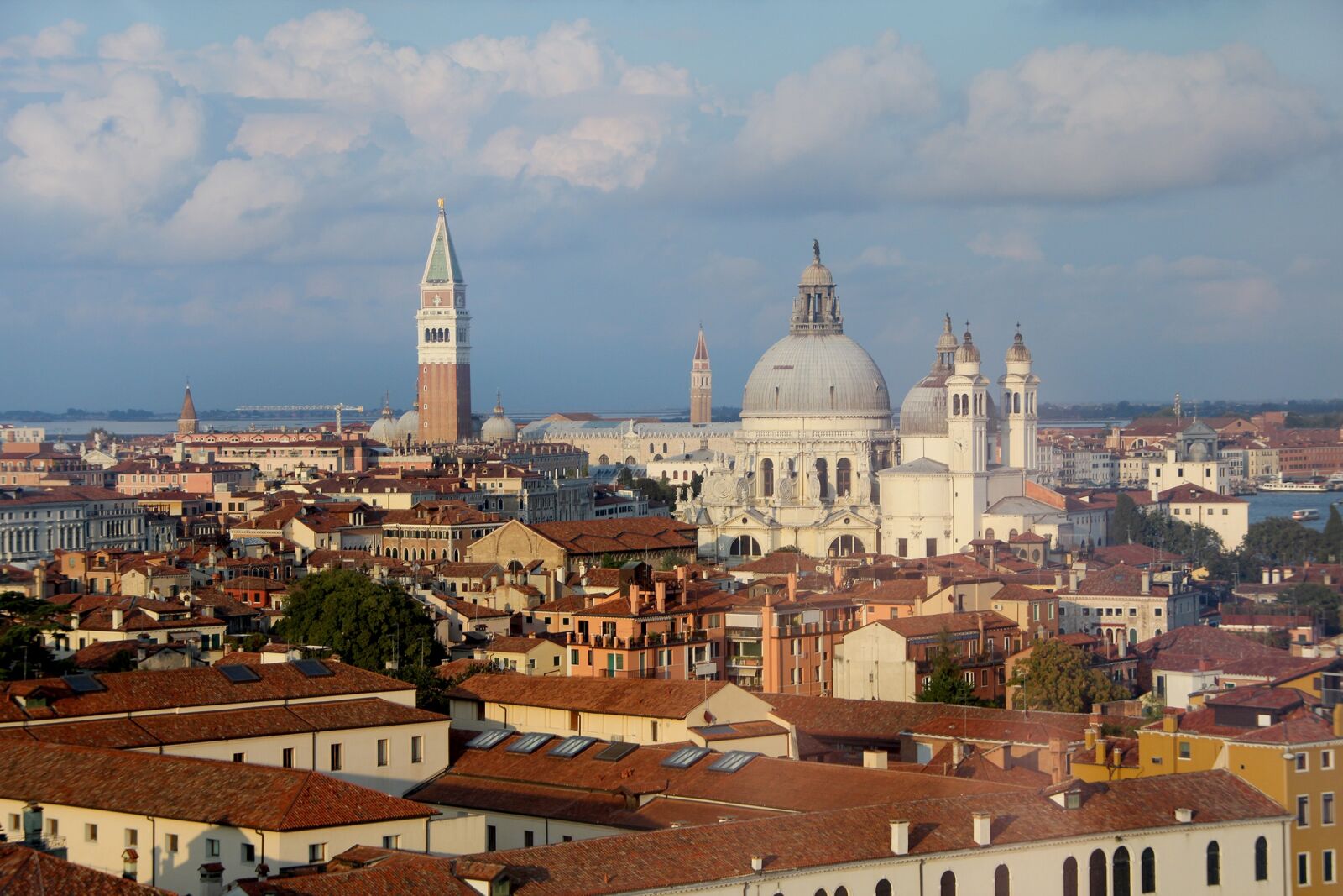 Canon EOS 600D (Rebel EOS T3i / EOS Kiss X5) sample photo. Venice, italy, city photography