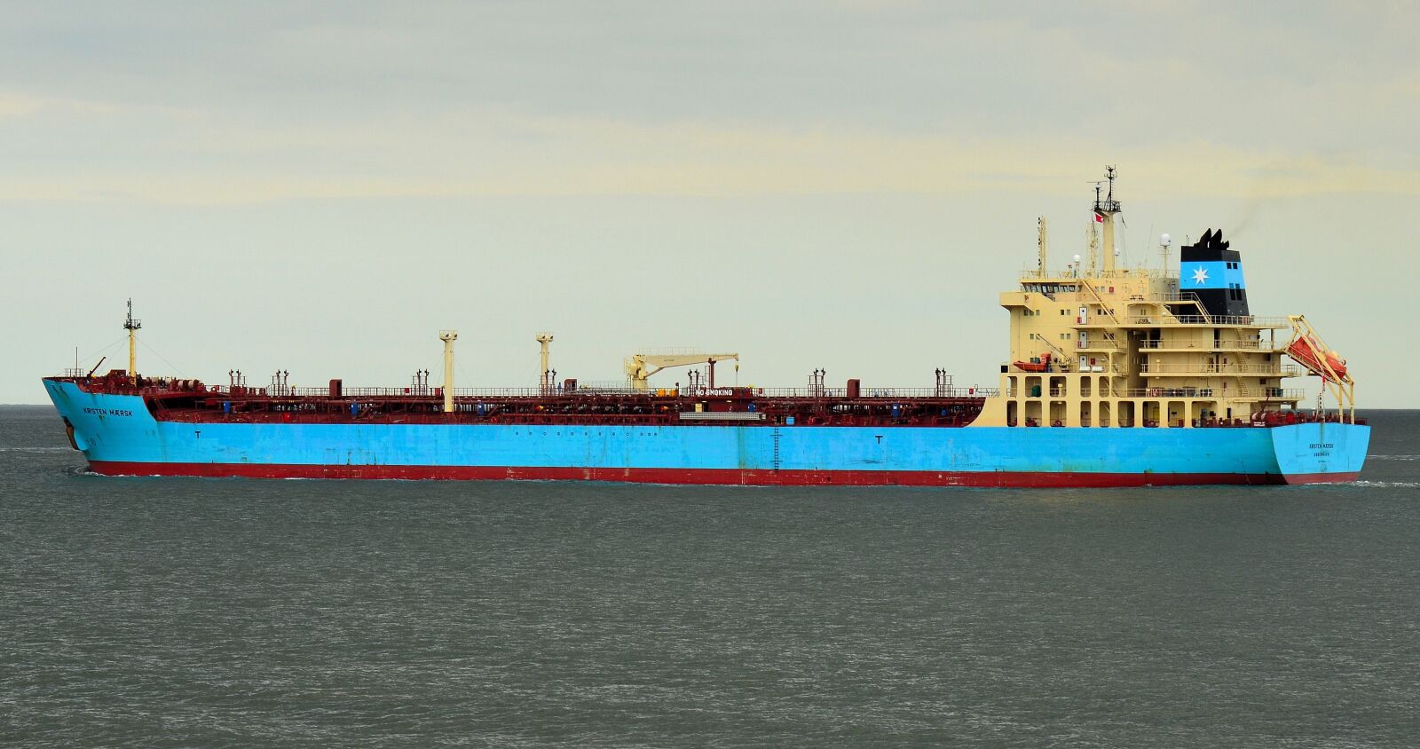 Nikon D5100 sample photo. Shipping, seafaring, freighter photography