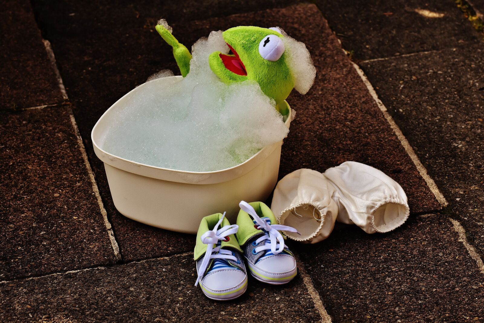 Nikon D7200 sample photo. Kermit, bath, bath foam photography