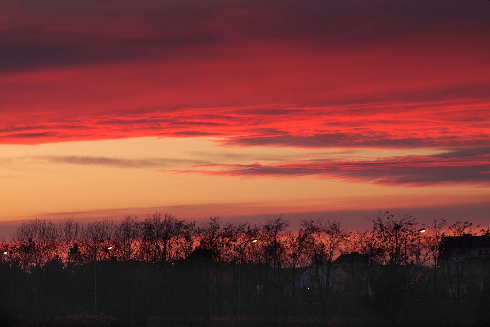 Pentax K-S2 sample photo. Sunset, red, street photography