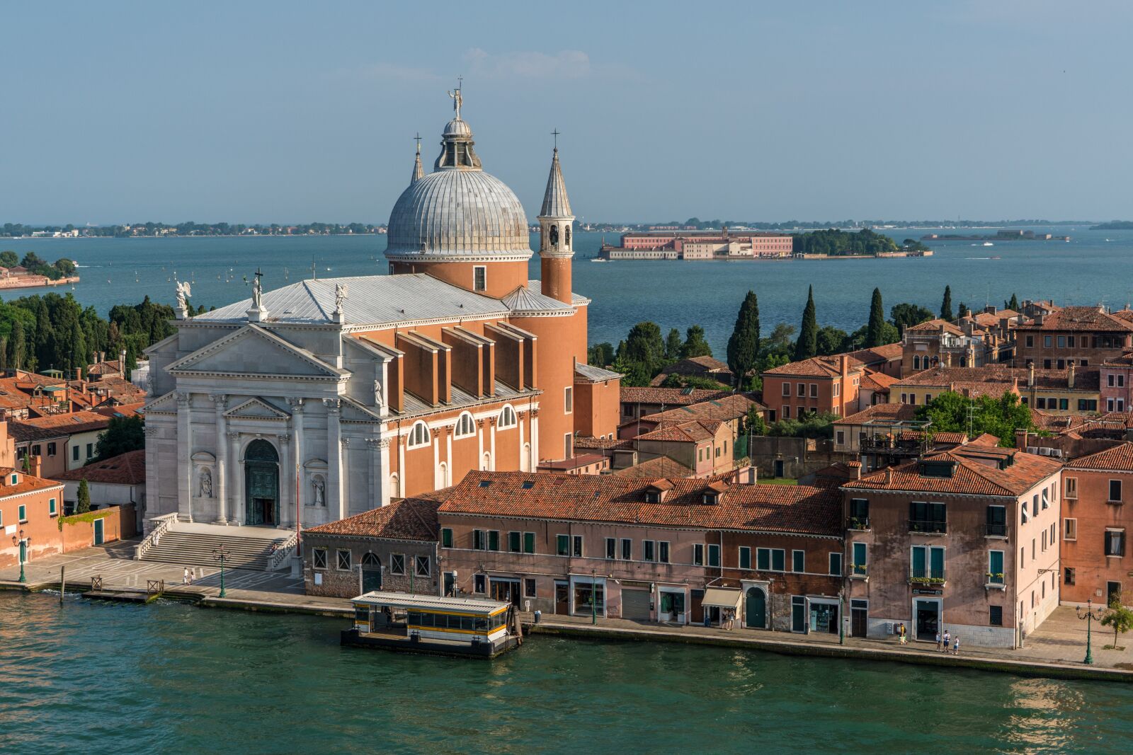 Sony a7R II + Sony FE 24-240mm F3.5-6.3 OSS sample photo. Venice, cruise, mediterranean photography