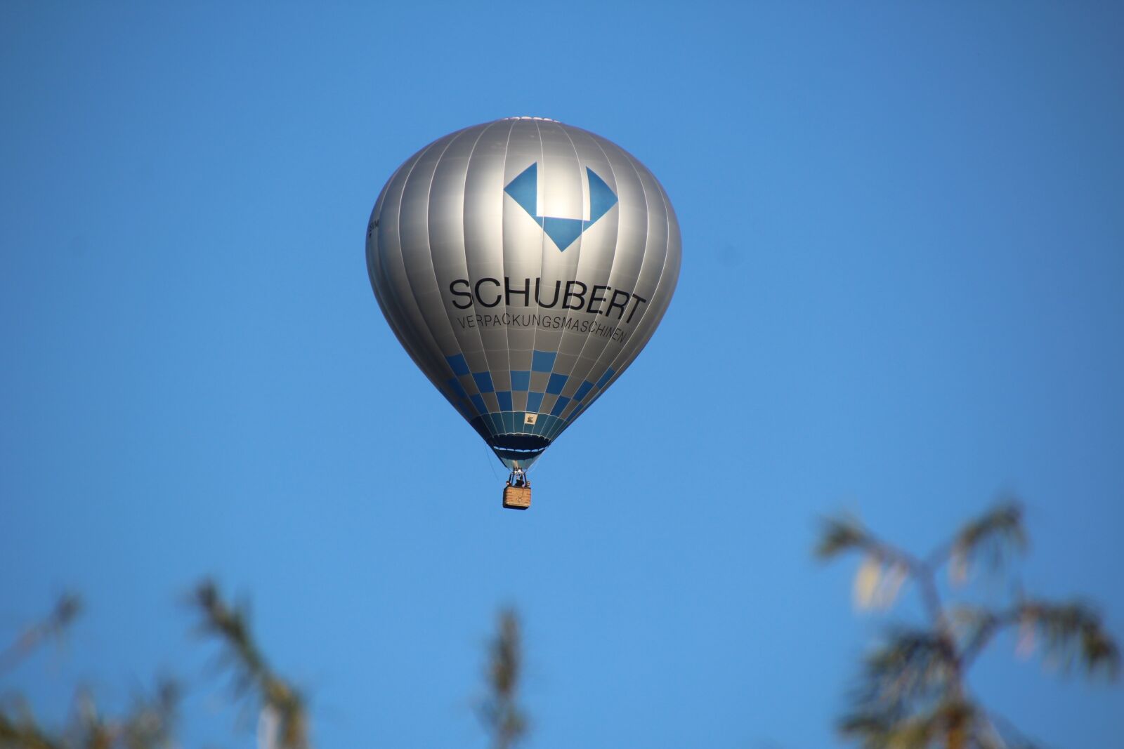 Canon EOS 1200D (EOS Rebel T5 / EOS Kiss X70 / EOS Hi) sample photo. Hot air balloon, balloon photography