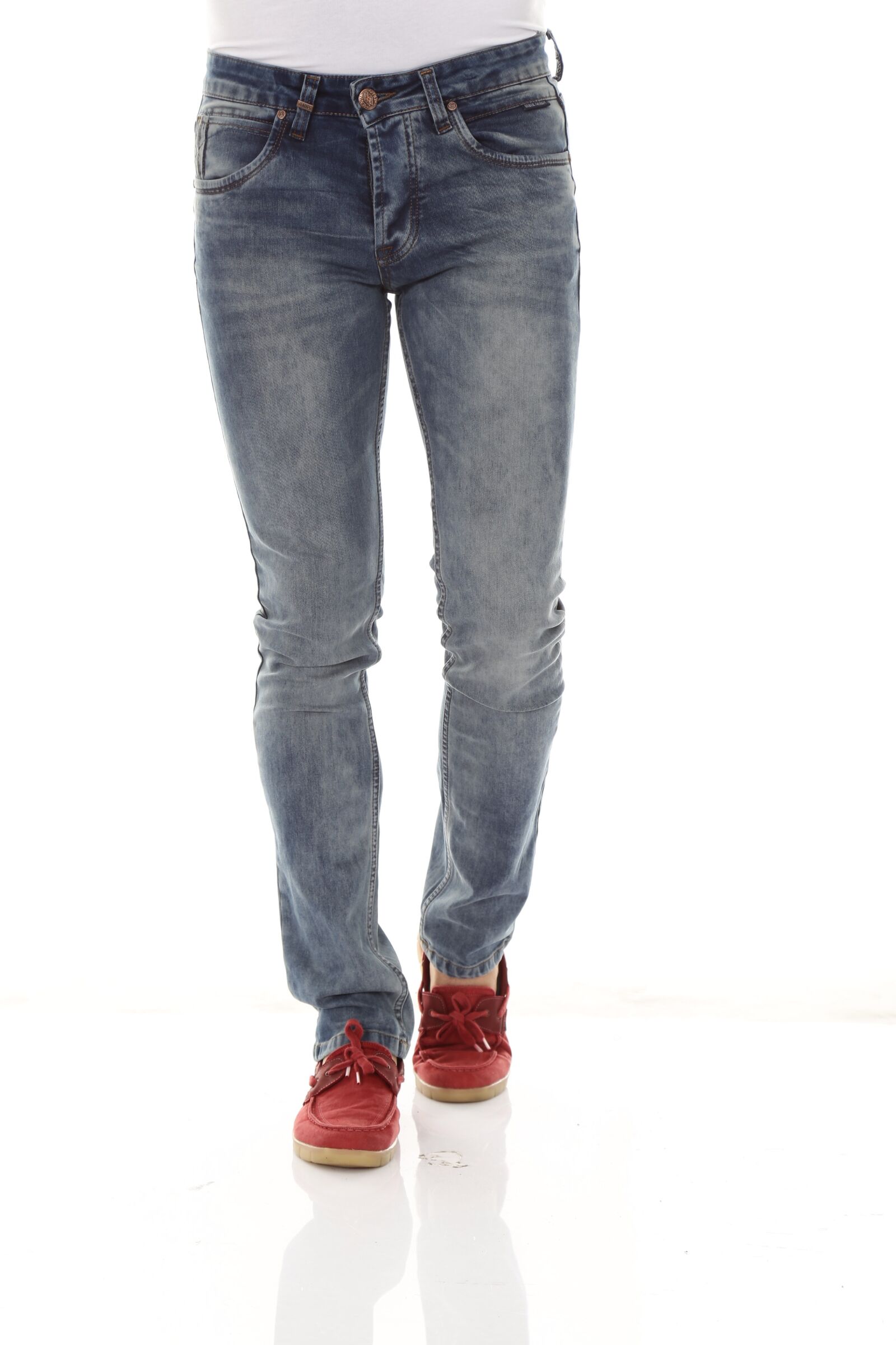 Canon EOS 6D + Canon EF 24-105mm F4L IS USM sample photo. Pants, denim, shoes photography