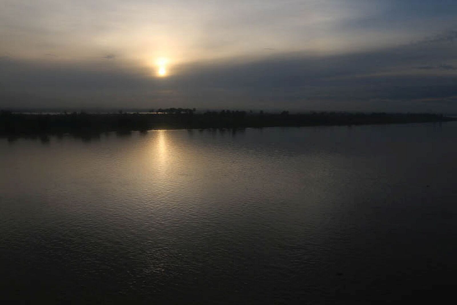 Canon EF-S 18-200mm F3.5-5.6 IS sample photo. Dawn, reflection, river, sun photography