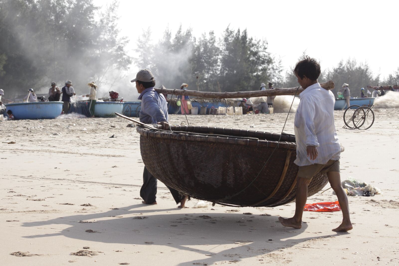 Canon EOS 50D sample photo. Fishermen, traditional basket boat photography