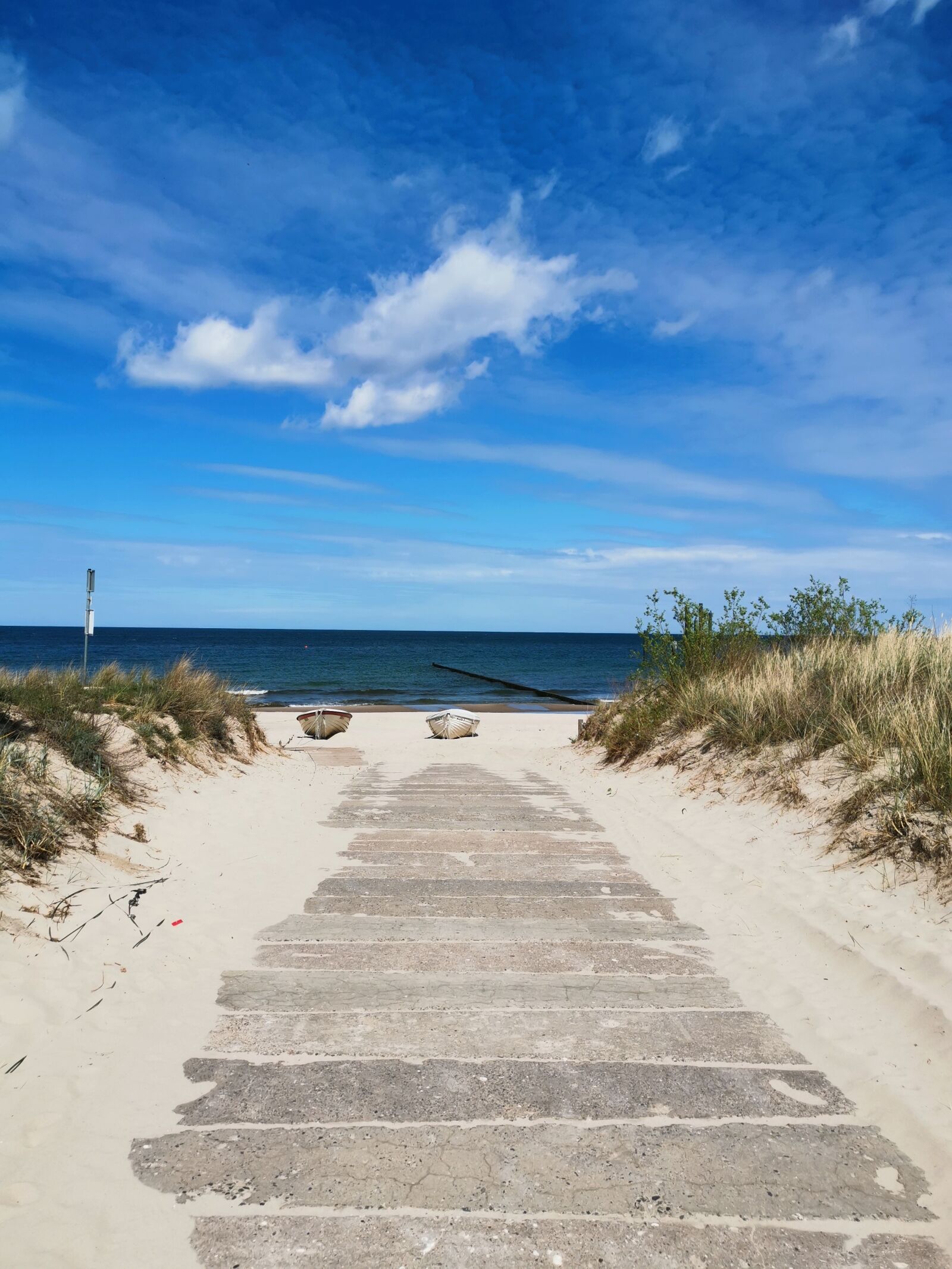 HUAWEI LYA-L29 sample photo. Beach, clouds, sand photography