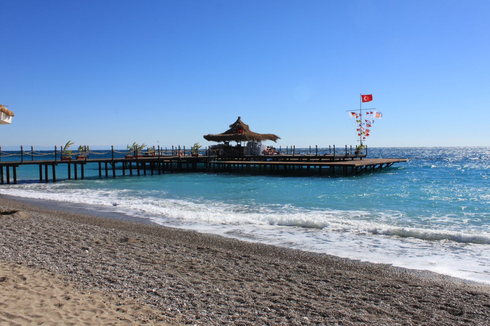 Canon EOS 500D (EOS Rebel T1i / EOS Kiss X3) sample photo. Beach, sea bridge, sea photography