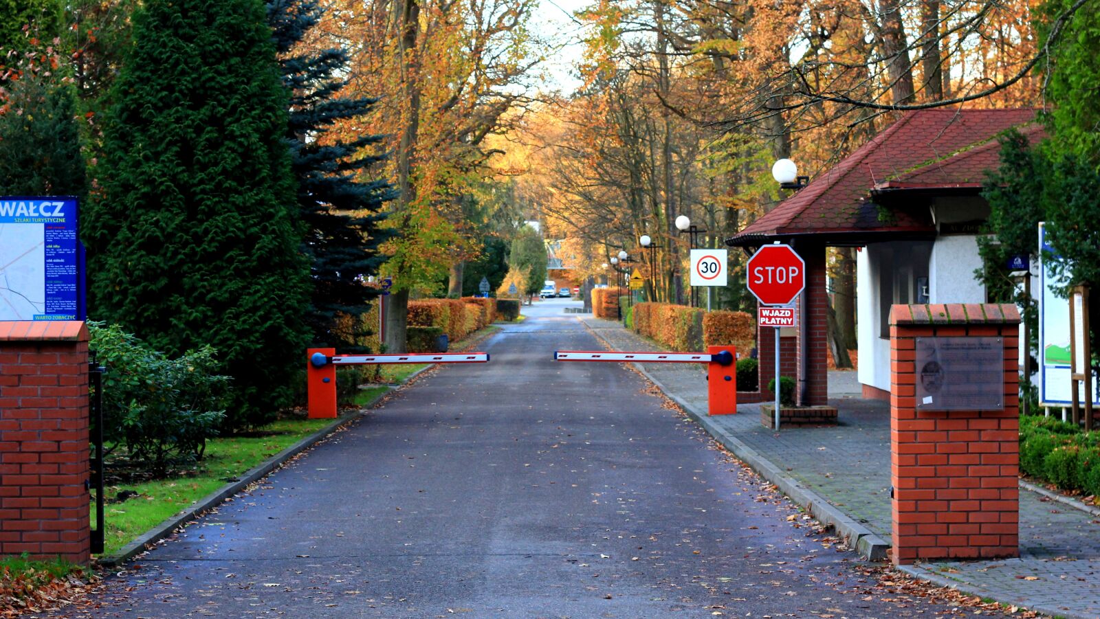 Canon EOS 60D + Canon EF 50mm F1.8 II sample photo. Entry gate, barrier, walcz photography
