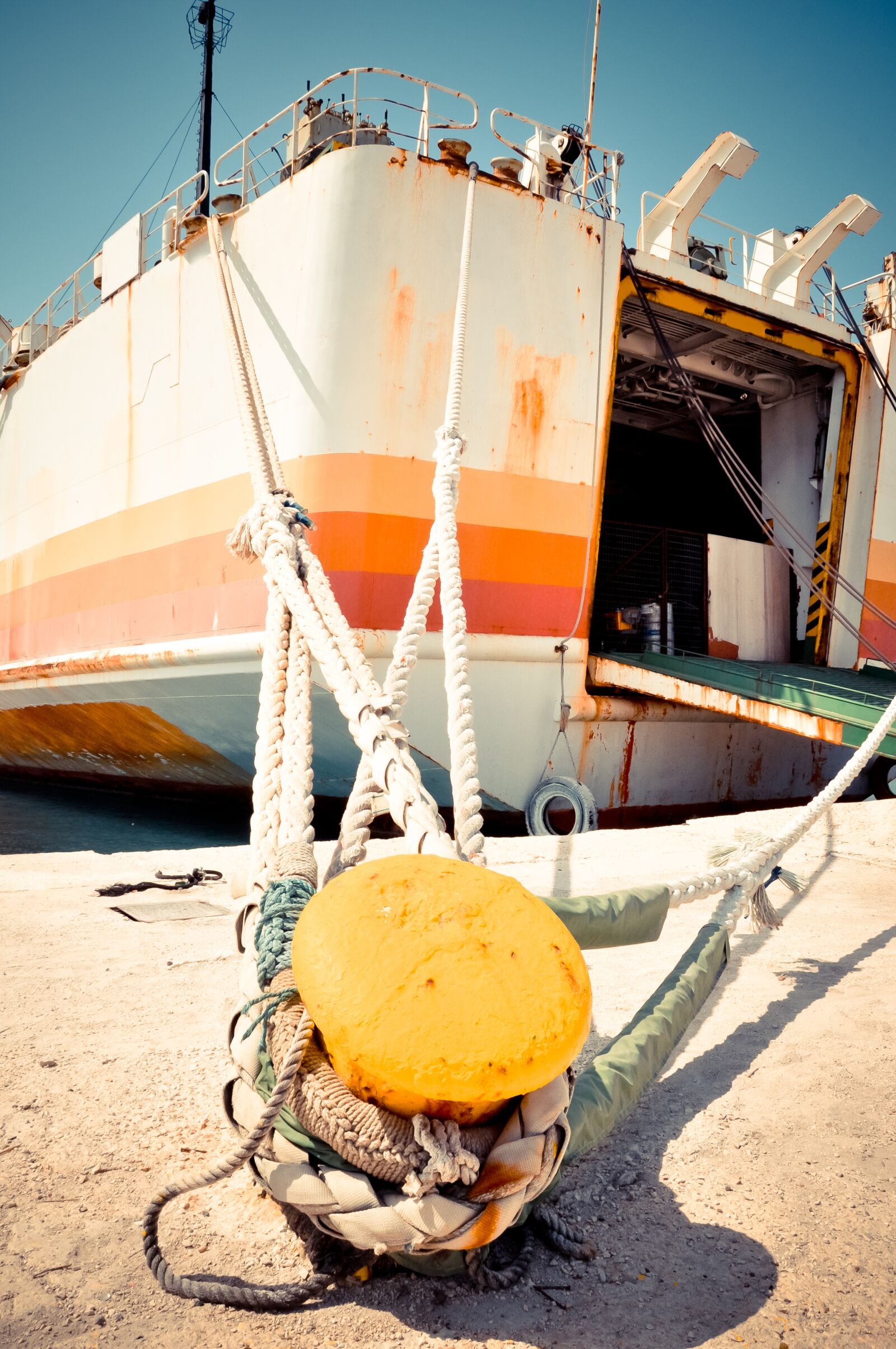 Nikon D5000 sample photo. Ship, port, rope photography