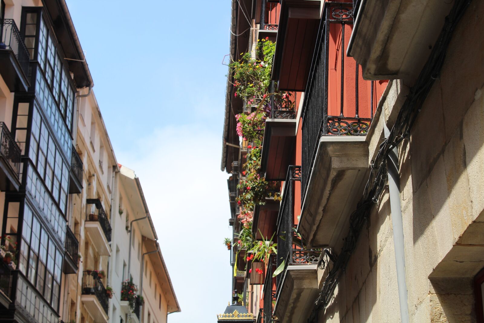 Canon EOS 1300D (EOS Rebel T6 / EOS Kiss X80) sample photo. Old town, bilbao, euskadi photography