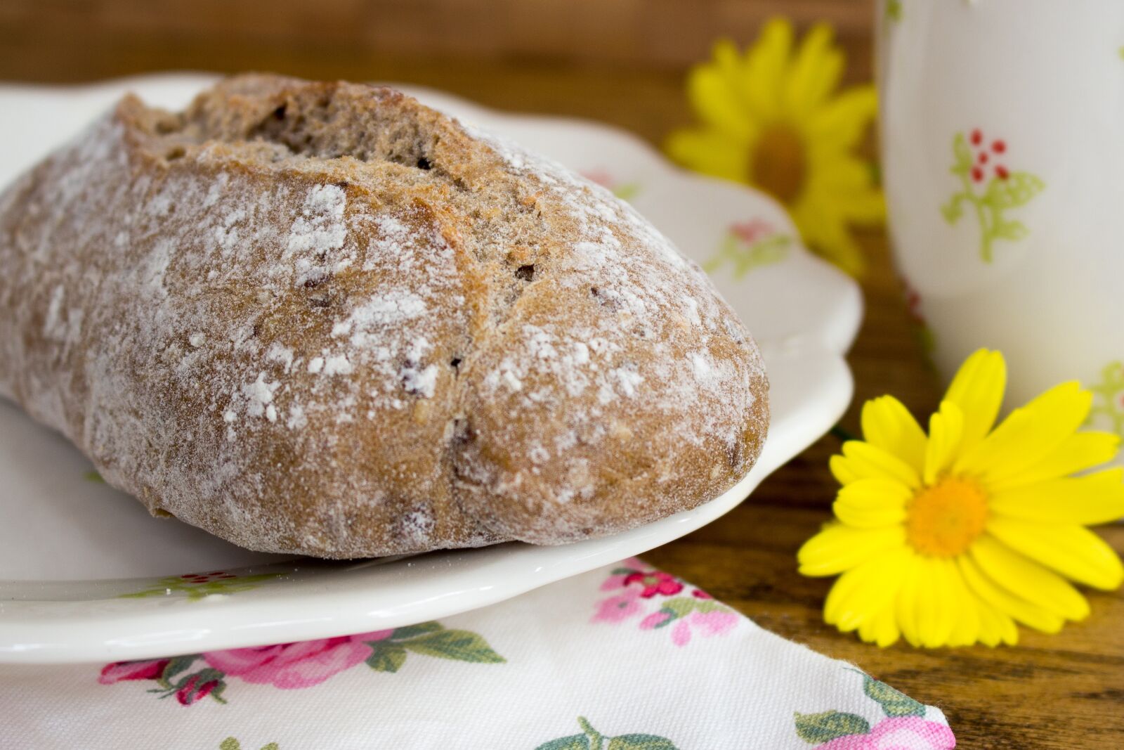 Canon EOS 700D (EOS Rebel T5i / EOS Kiss X7i) sample photo. Breakfast, meal, crescent photography