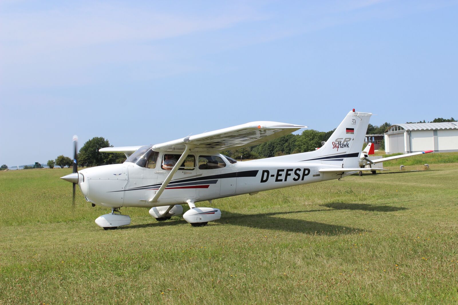 Canon EOS 600D (Rebel EOS T3i / EOS Kiss X5) sample photo. Aircraft, ready to start photography