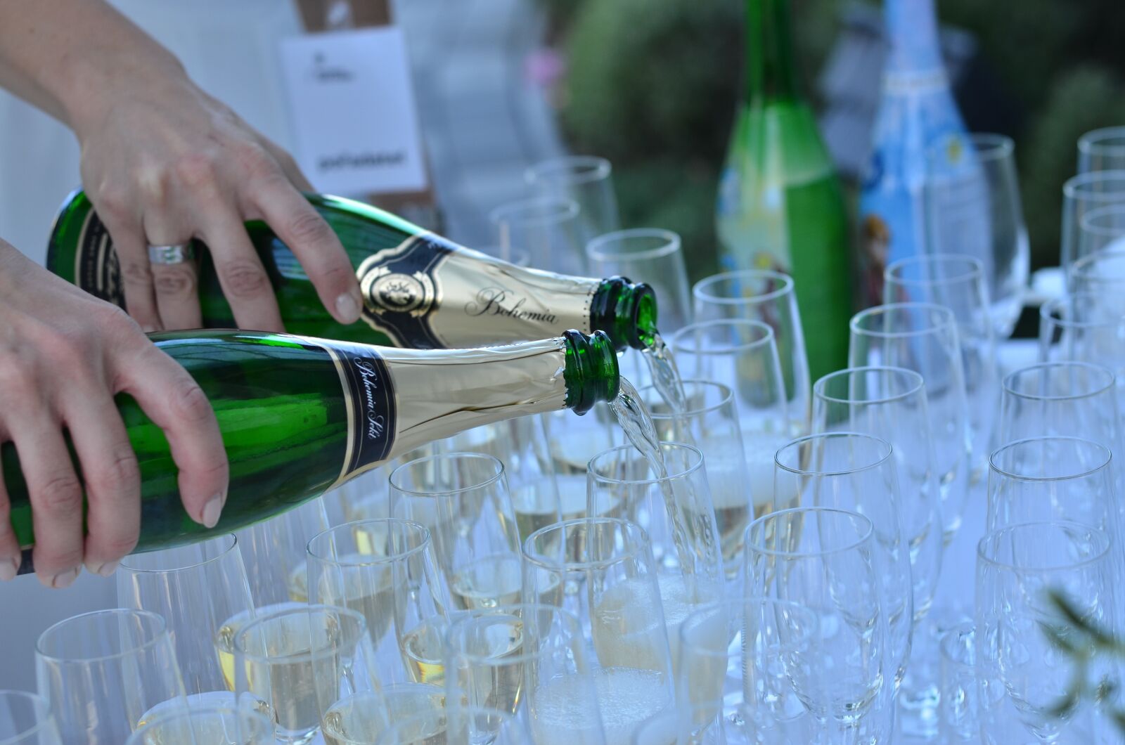 Nikon D7000 sample photo. Glass, flowers, party photography