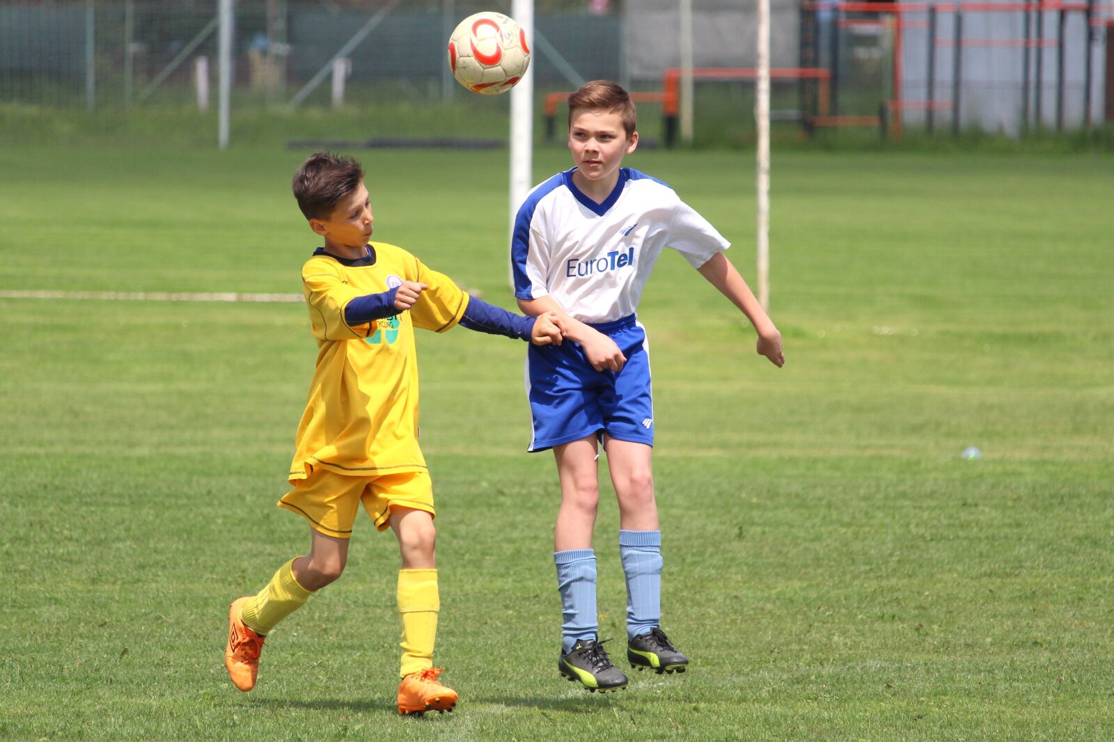 Canon EF-S 55-250mm F4-5.6 IS STM sample photo. Football, children, younger pupils photography