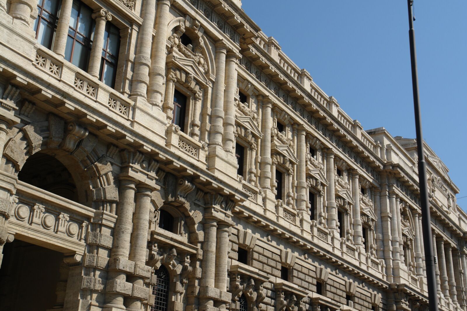 Sony DSC-R1 sample photo. Rome, facade, houses photography