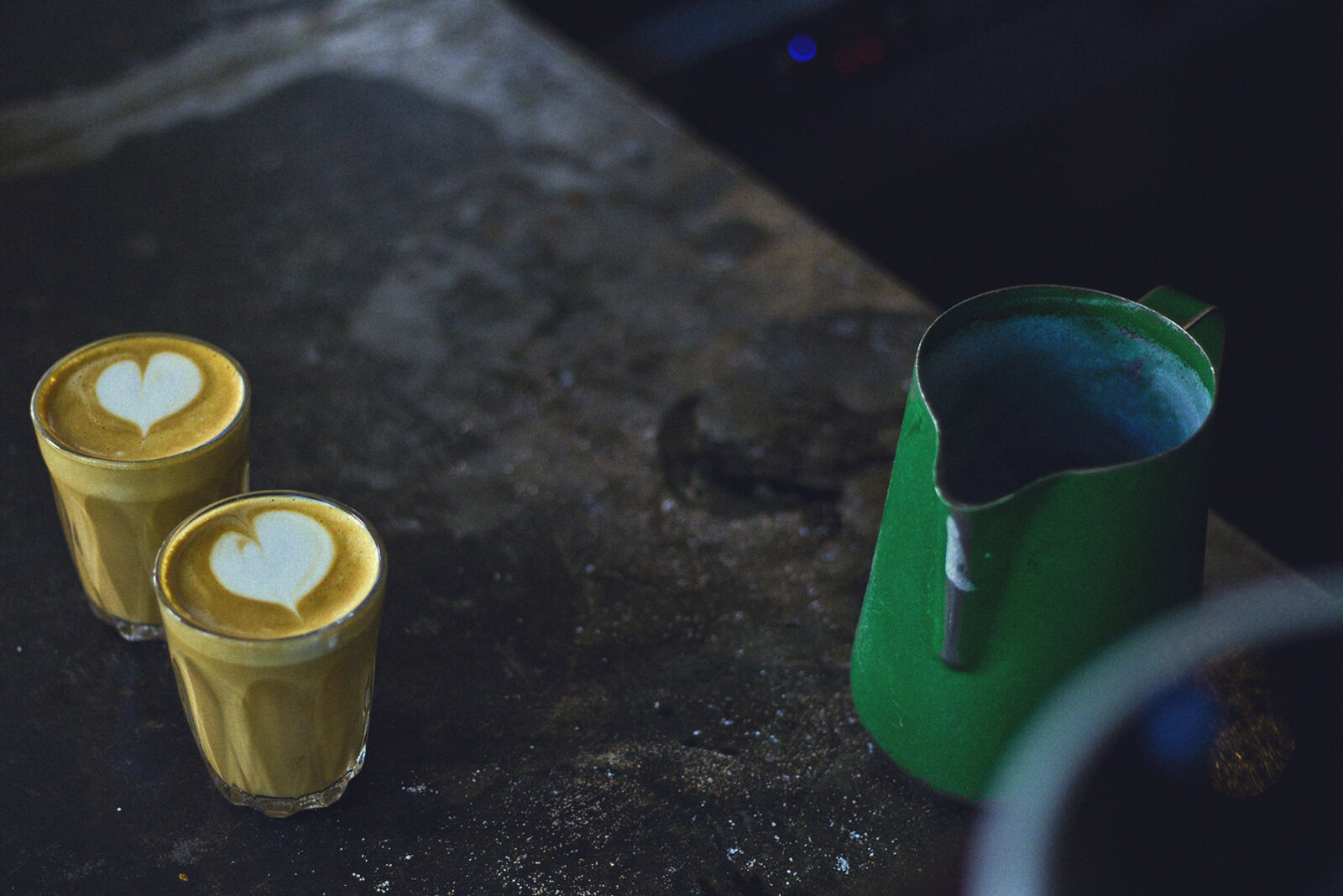 Canon EOS 60D + Canon EF 50mm F1.8 II sample photo. Bench, cafe, coffee, latte photography