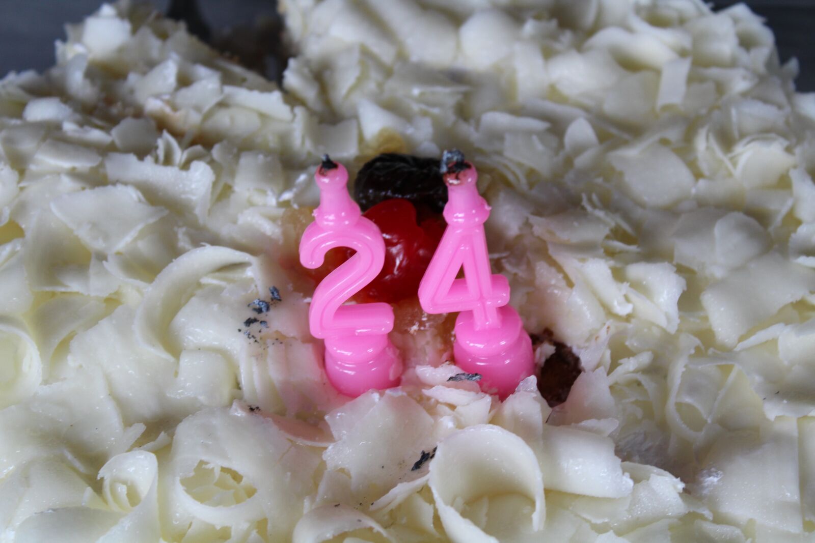 Canon EOS 1200D (EOS Rebel T5 / EOS Kiss X70 / EOS Hi) sample photo. Cake, twenty-four, birthday photography