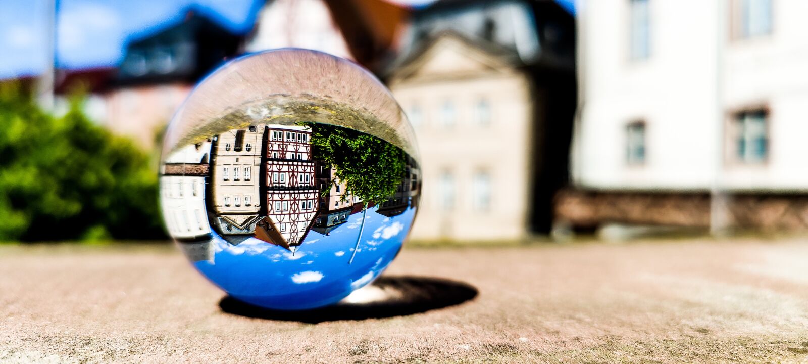 OnePlus IN2023 sample photo. Buildings, wall, lensball photography