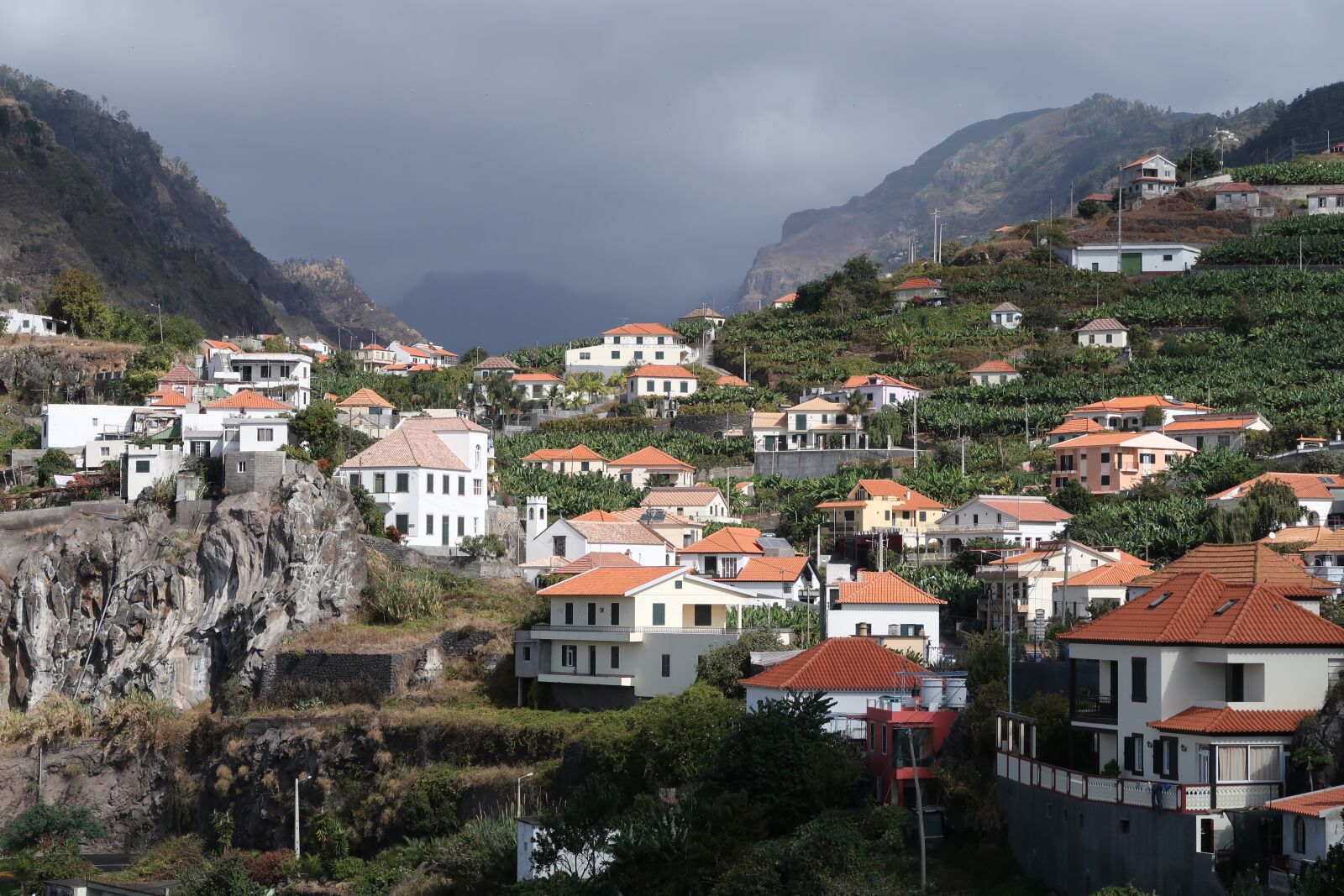 Canon PowerShot G7 X Mark II sample photo. Madeira, town, house photography