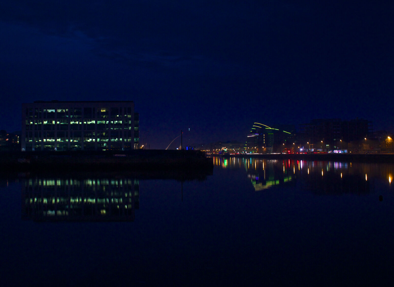 Canon EOS 650D (EOS Rebel T4i / EOS Kiss X6i) sample photo. Dublin, night, reflections, sea photography