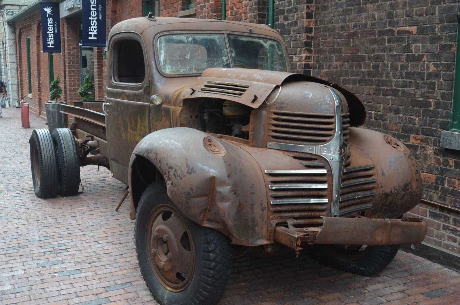 Nikon D5100 sample photo. Old car, history, car photography