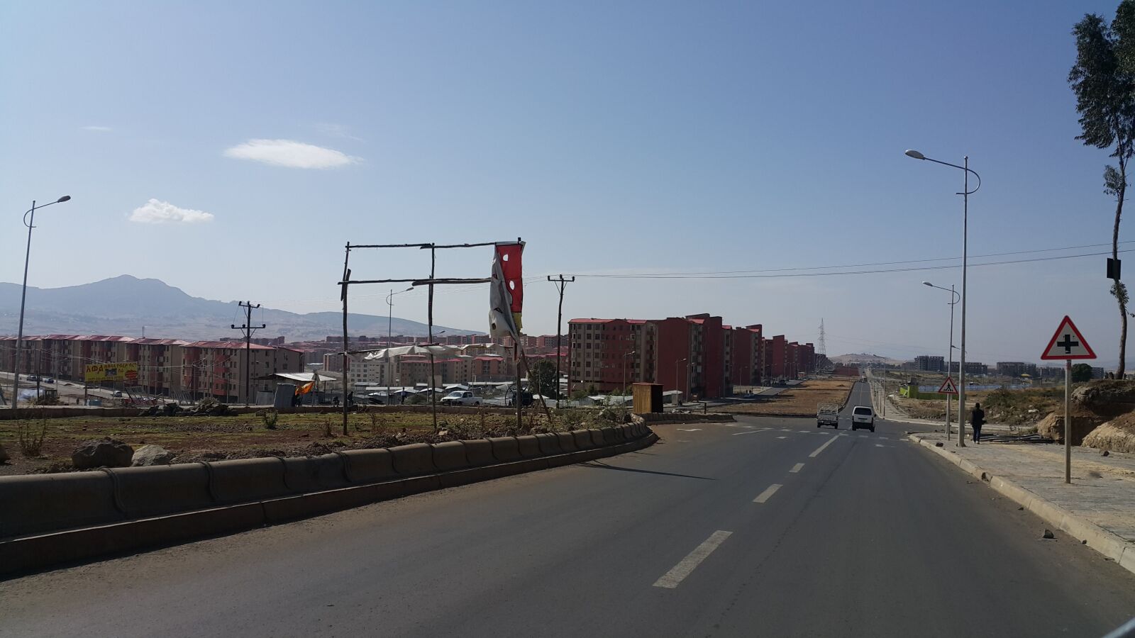 Samsung Galaxy Note4 sample photo. Ethiopia, road, blue sky photography