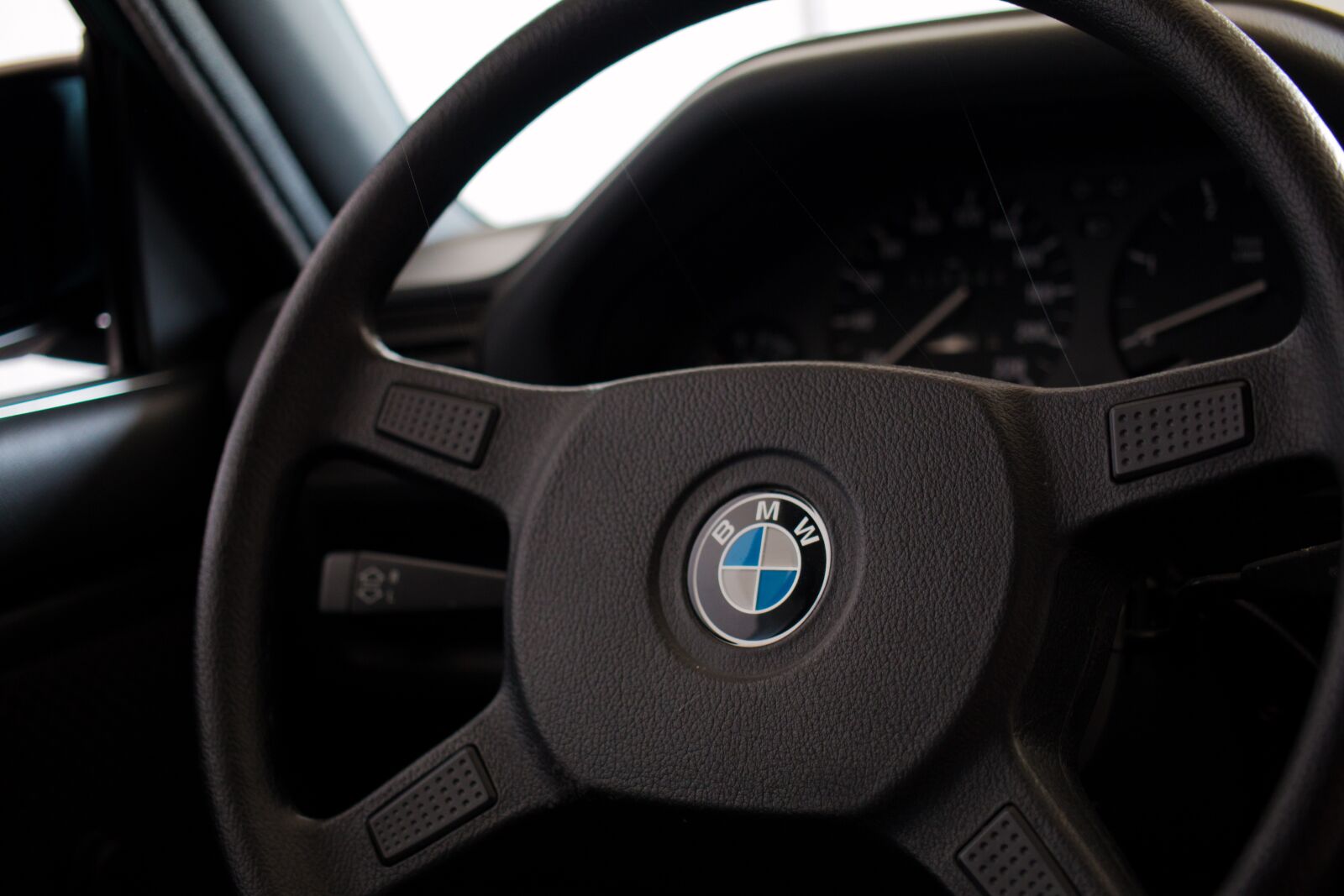 Canon EOS 70D sample photo. Bmw, brand, steering wheel photography