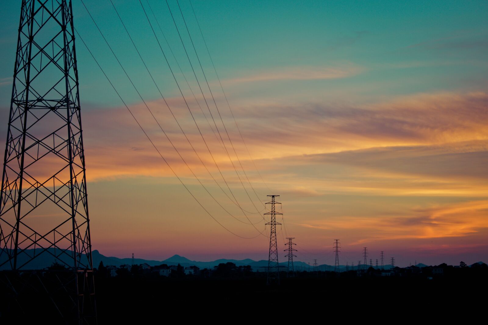 Canon EOS 750D (EOS Rebel T6i / EOS Kiss X8i) sample photo. Sunset, burning clouds, high photography