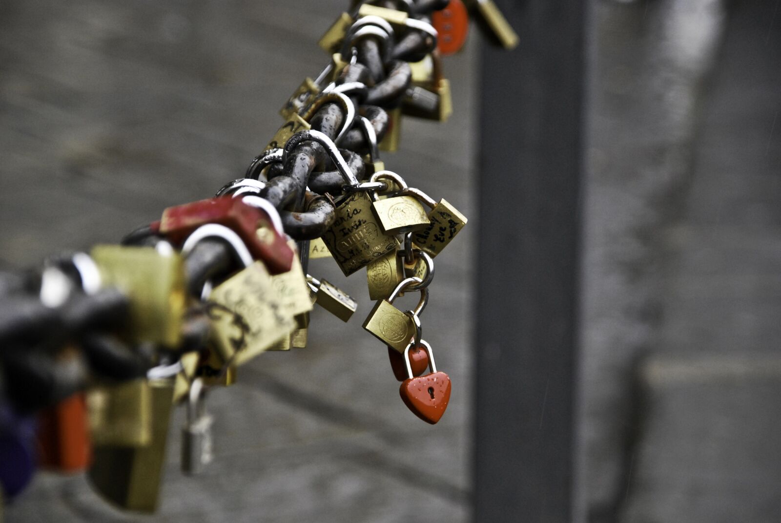 Nikon D60 sample photo. Lock, line, heart photography