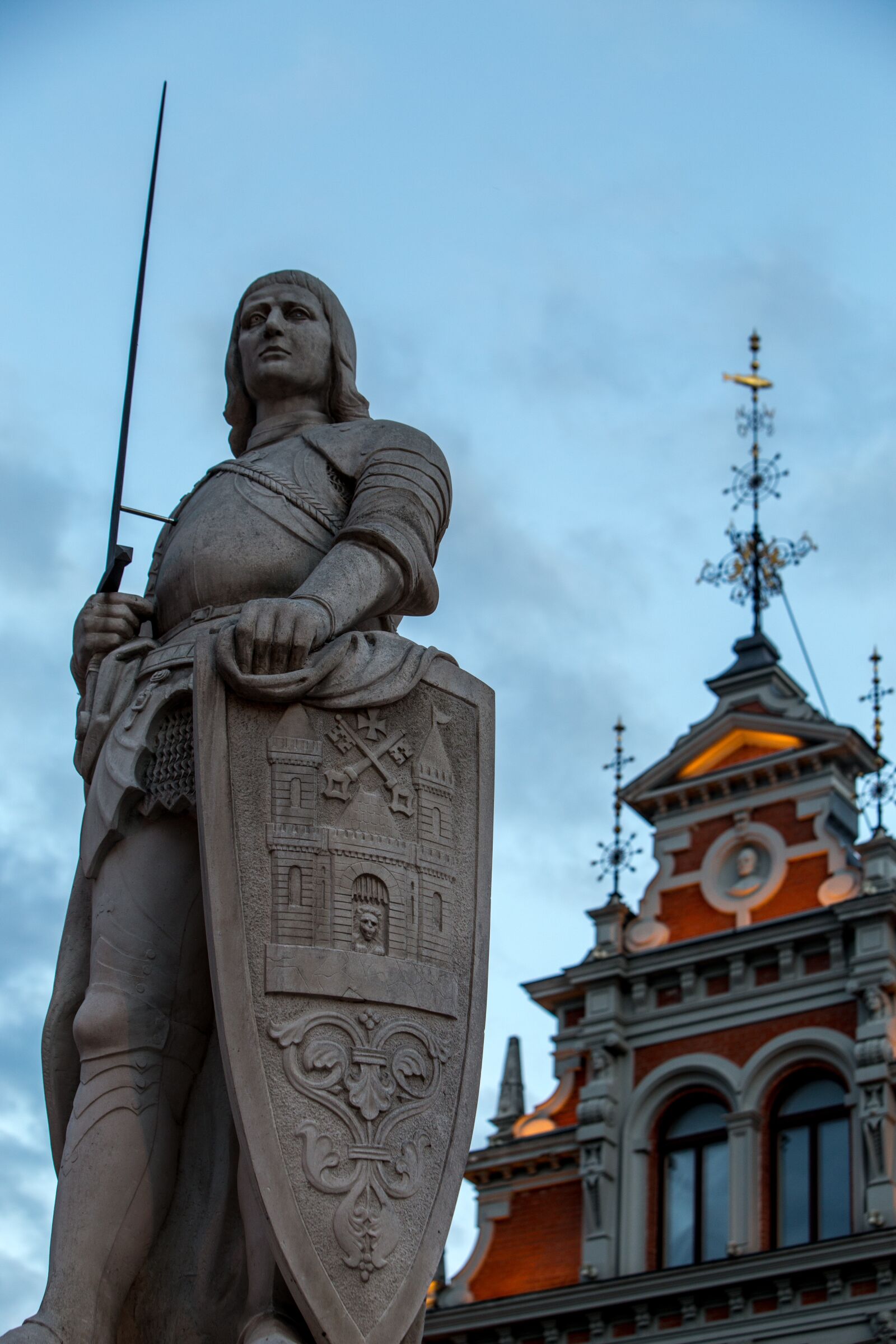 Canon EOS 6D + Canon EF 70-200mm F2.8L IS USM sample photo. Riga, sir roland, monument photography