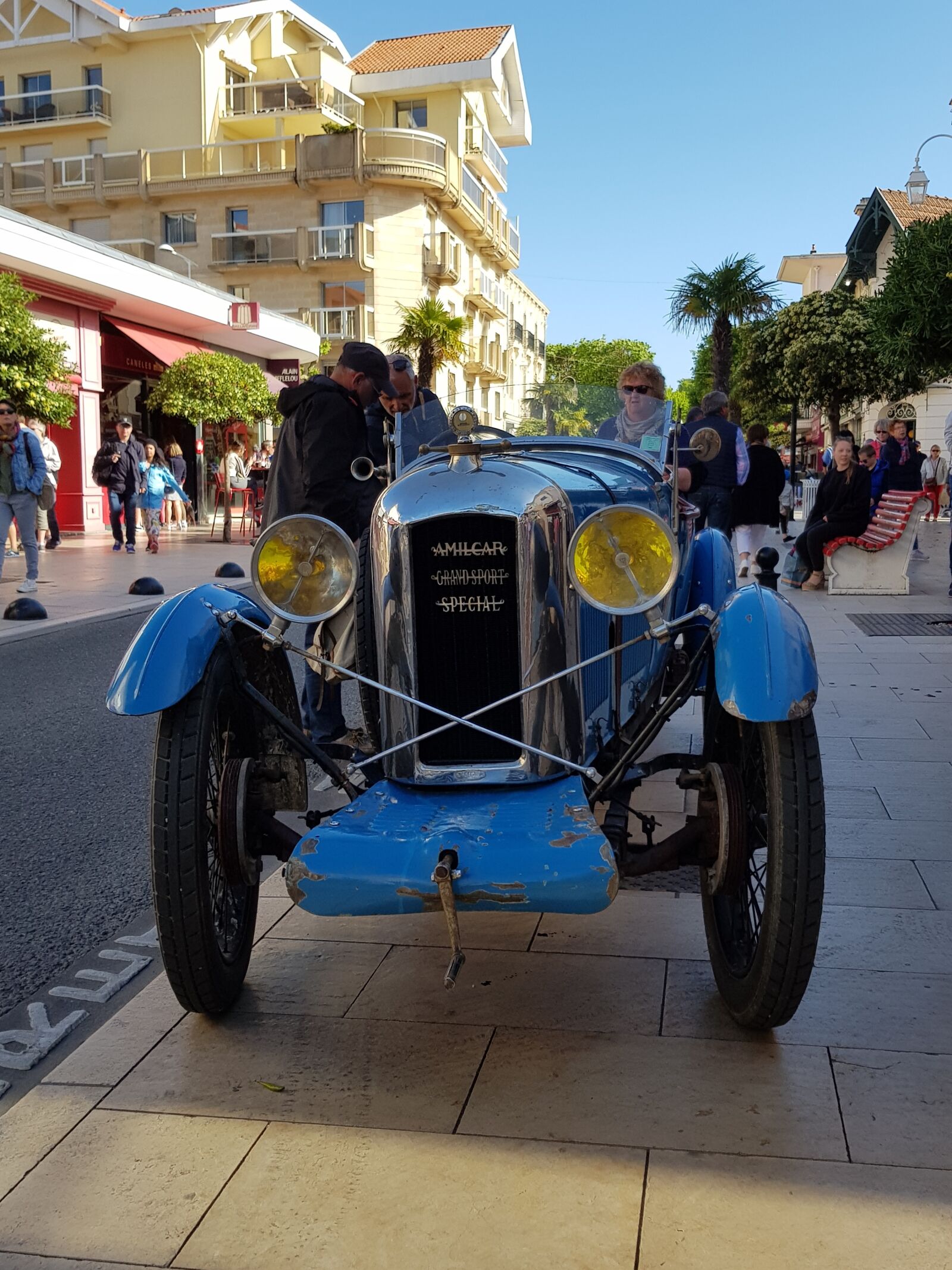 Samsung Galaxy S8 sample photo. Car, former, blue photography