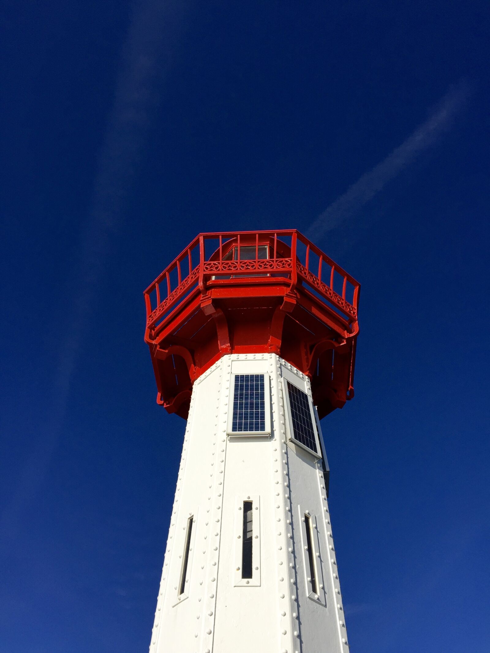 iPhone 6 Plus back camera 4.15mm f/2.2 sample photo. Lighthouse, red, white photography