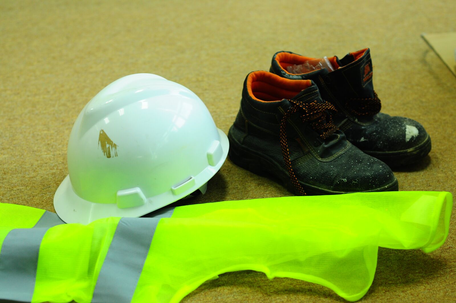 Nikon D90 sample photo. Construction, ppe, safety gears photography