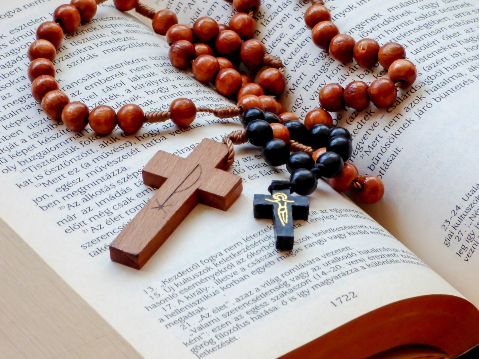 Panasonic DMC-FZ72 sample photo. Bible, cross, religion photography