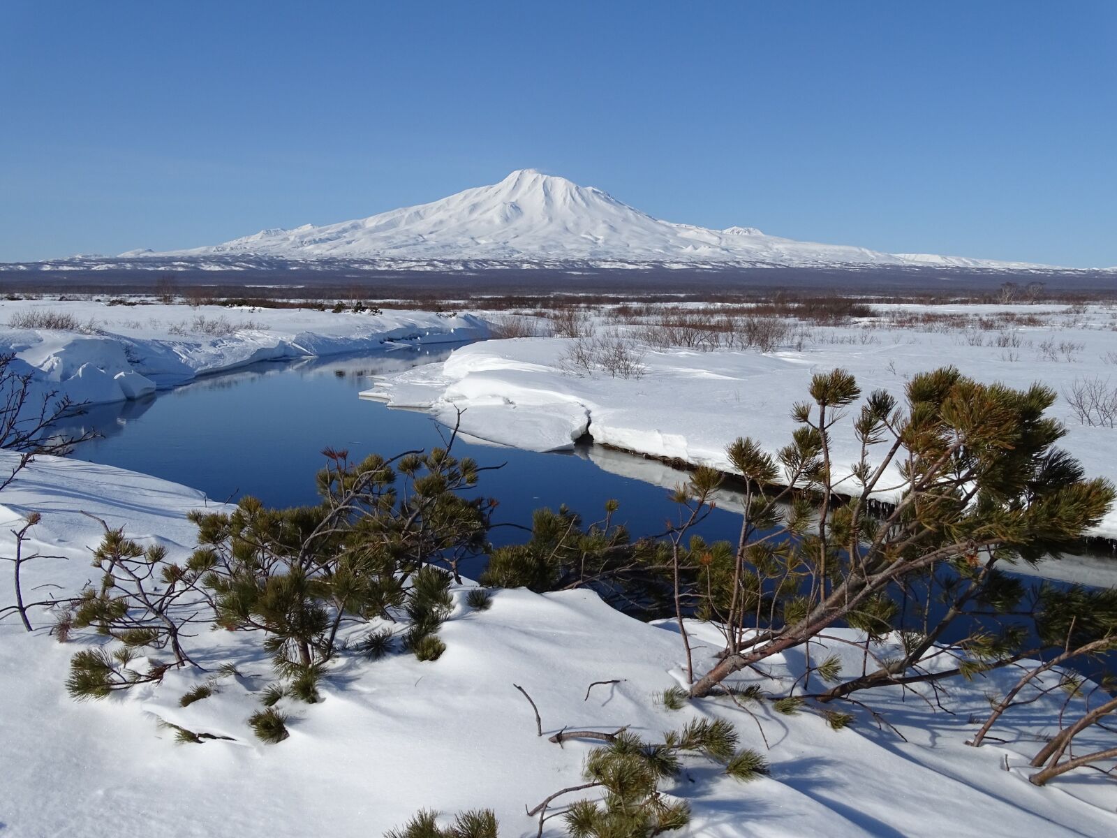 Sony DSC-HX400 sample photo. Volcano, mountains, river photography