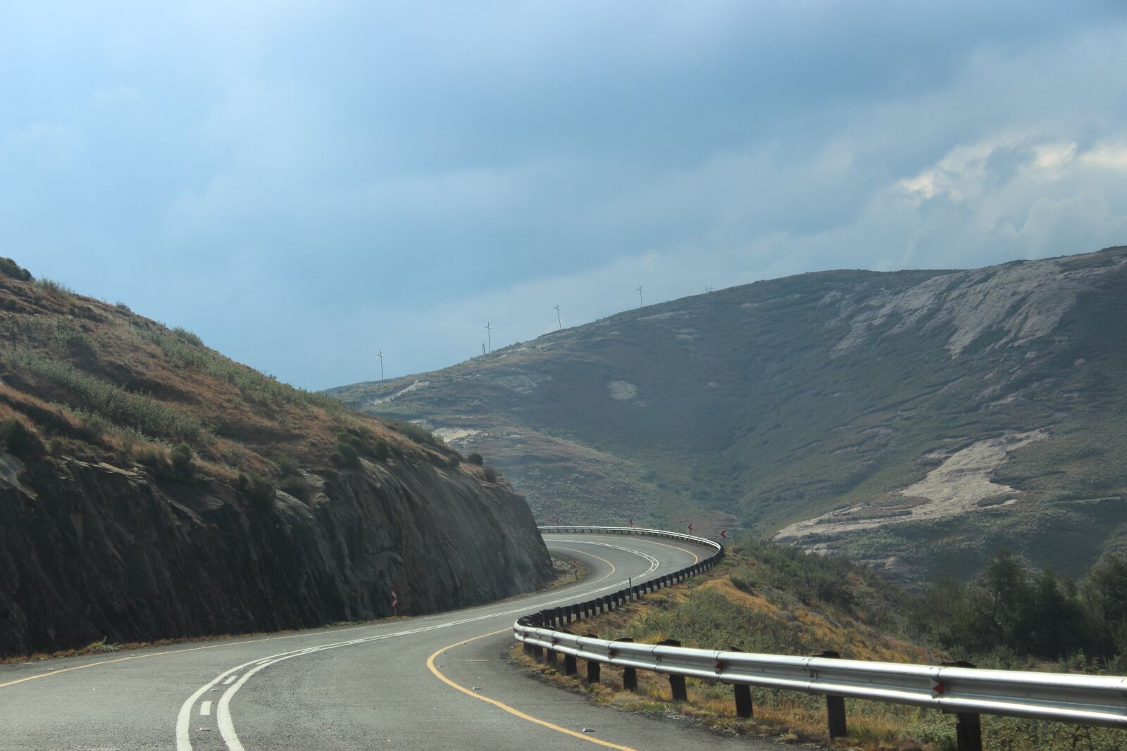 Canon EOS 700D (EOS Rebel T5i / EOS Kiss X7i) sample photo. Mountain road, hill road photography