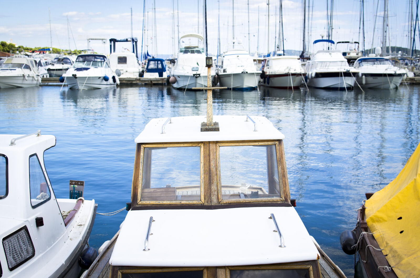 Nikon D5100 + Nikon AF-S DX Nikkor 35mm F1.8G sample photo. Bay, blue, boats, coast photography