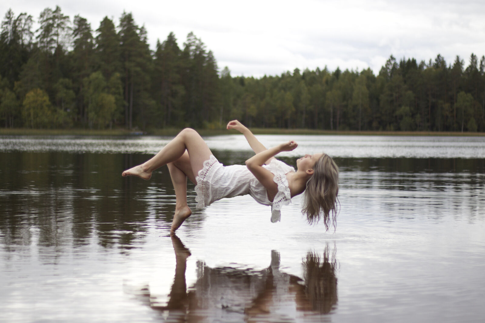 Canon EOS 700D (EOS Rebel T5i / EOS Kiss X7i) + Canon EF 50mm F1.8 STM sample photo. Daylight, girl, lake, leisure photography