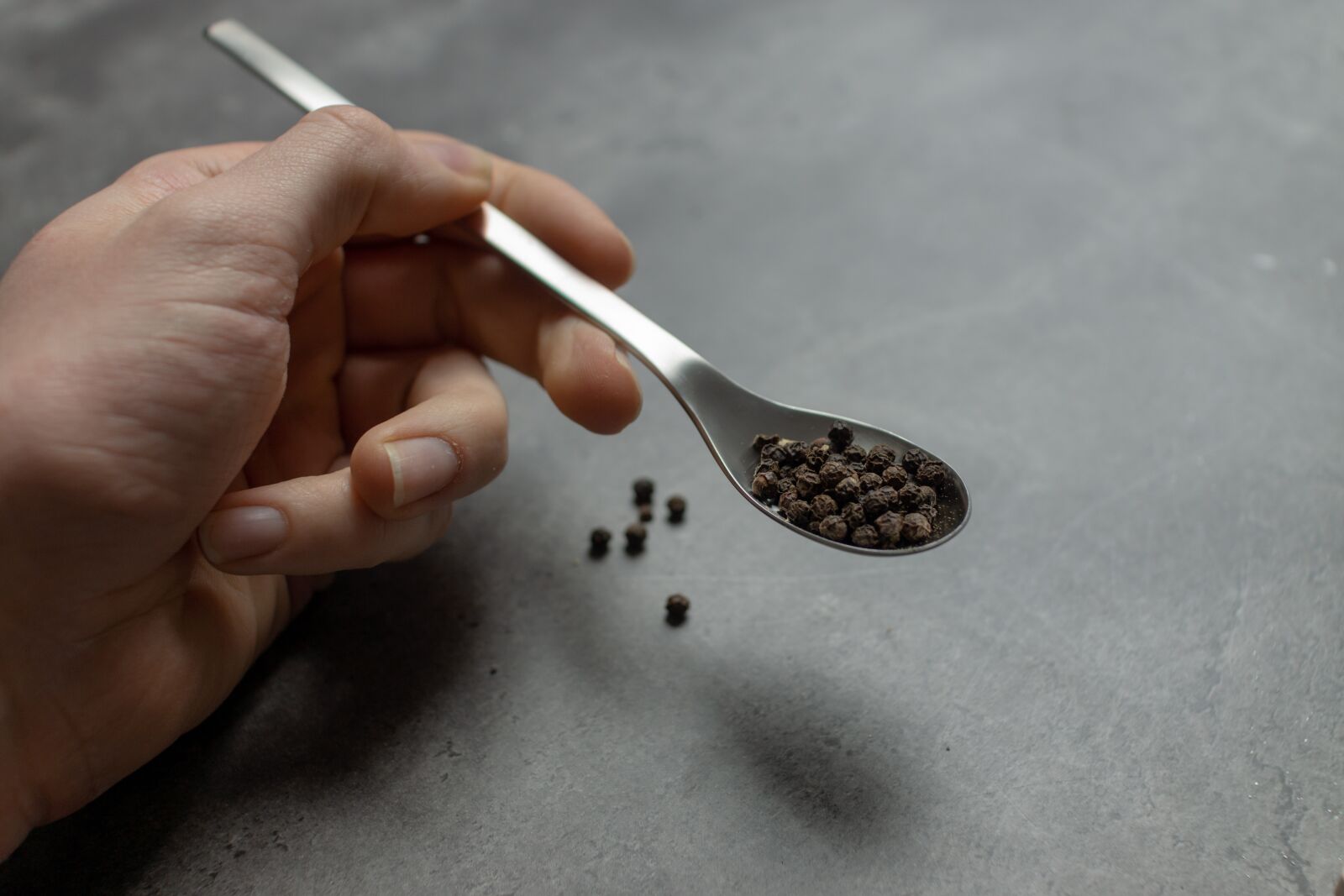 Sony SLT-A65 (SLT-A65V) sample photo. Pepper, peppercorns, spoon photography