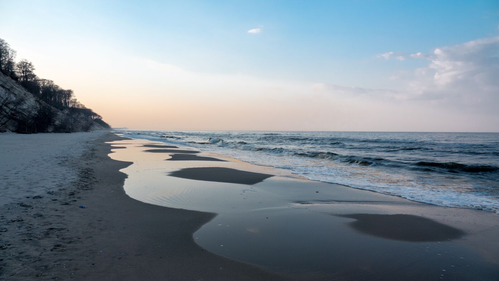 Sony Cyber-shot DSC-RX10 IV sample photo. Sunset, baltic sea, light photography