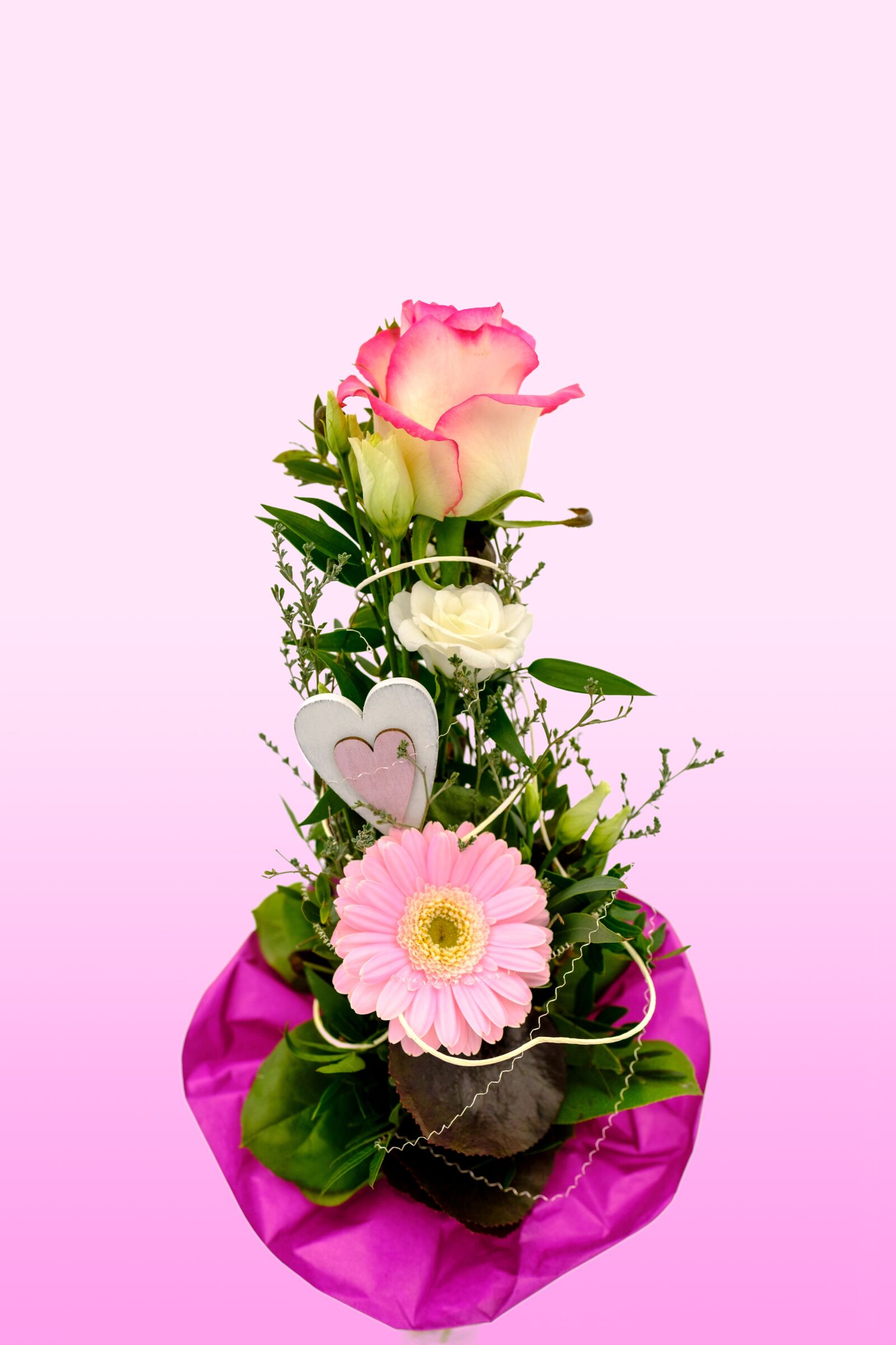 Fujifilm X-T2 + Fujifilm XF 16mm F1.4 R WR sample photo. Bouquet, flowers, rose photography