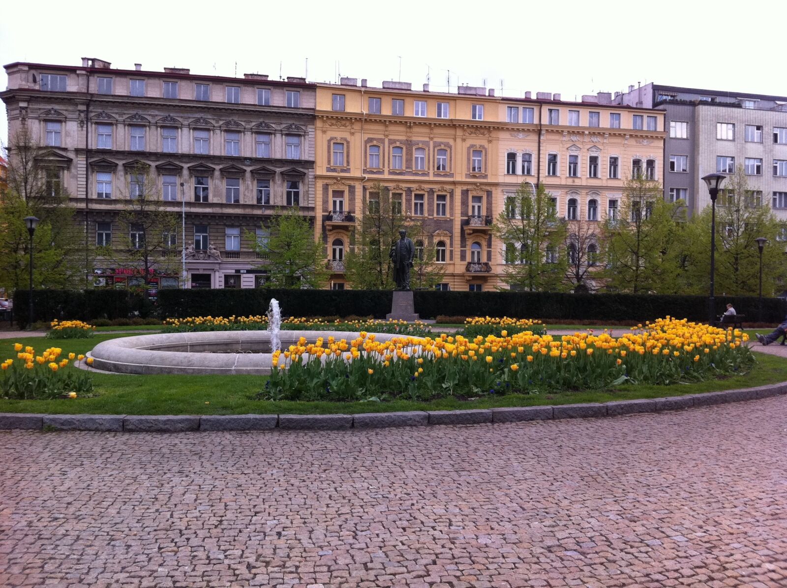 Apple iPhone 4 sample photo. Prague, praha, park photography