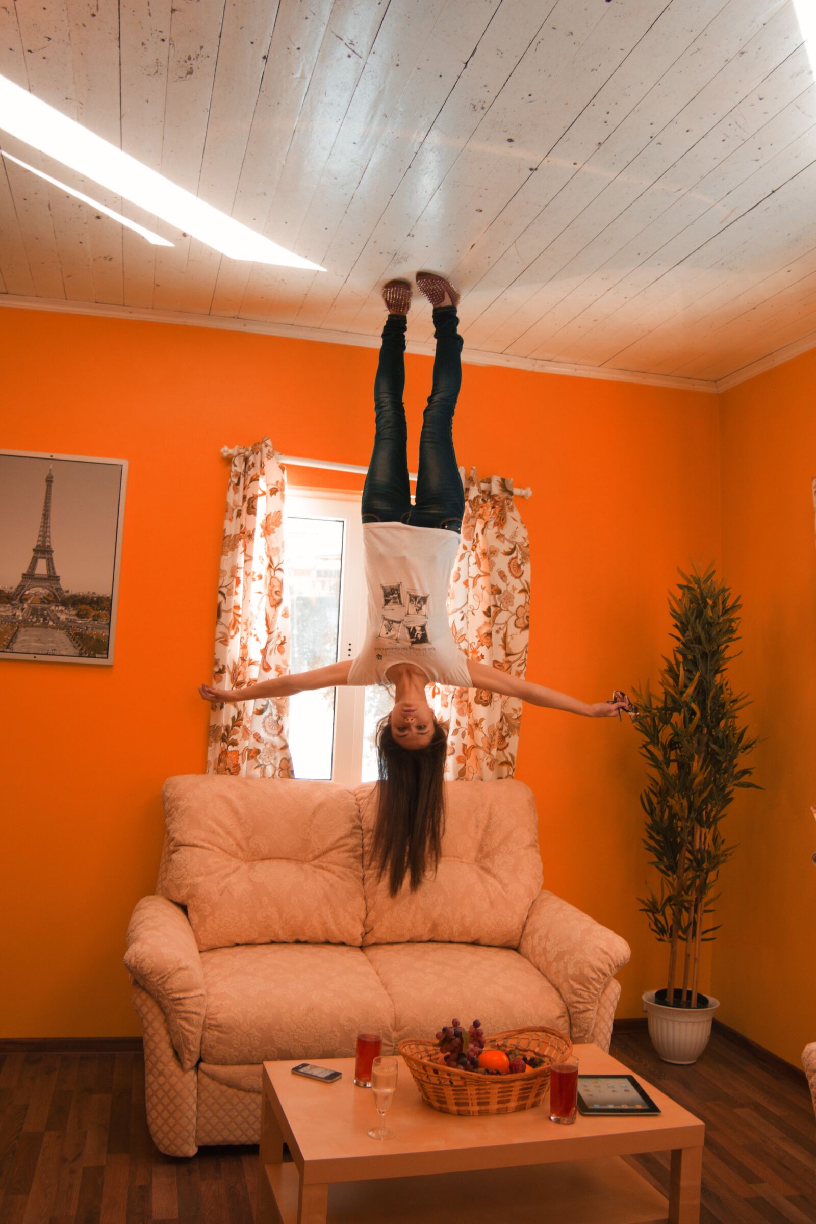 Canon EOS 60D sample photo. Walk, on the ceiling photography