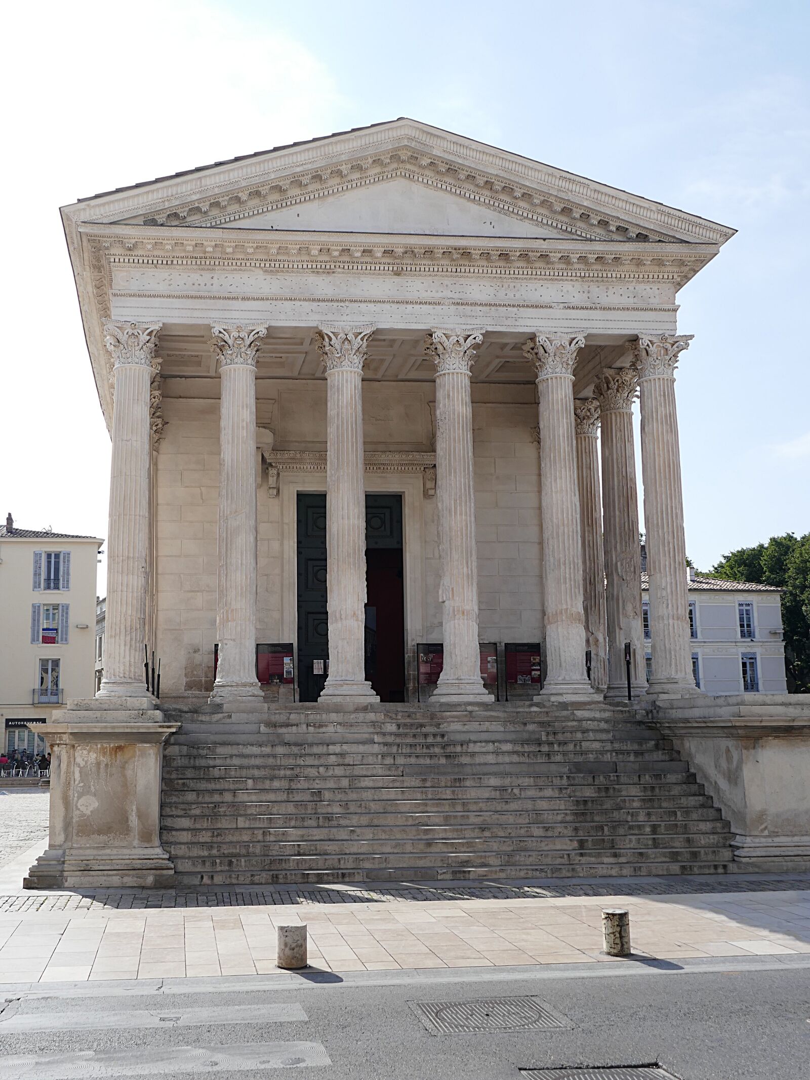 Panasonic Lumix DMC-ZS100 (Lumix DMC-TZ100) sample photo. Maison-carrée, roman, temple photography